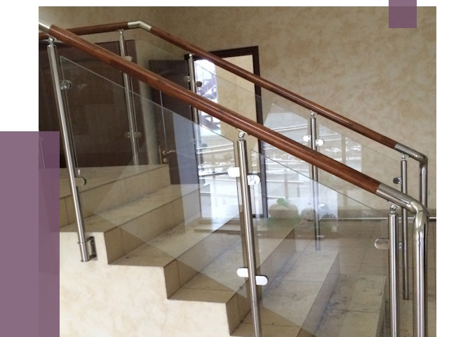 Комбинированные перила из металла и дерева в Сосновом Боре