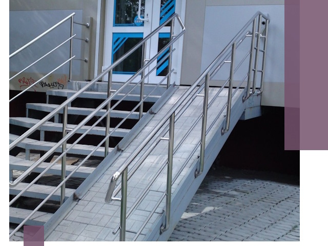 Пандус на крыльцо под ключ в Сосновом Боре: монтаж и изготовление