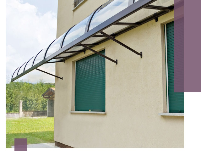 Козырьки над окнами в Сосновом Боре — изготовление и монтаж по выгоде