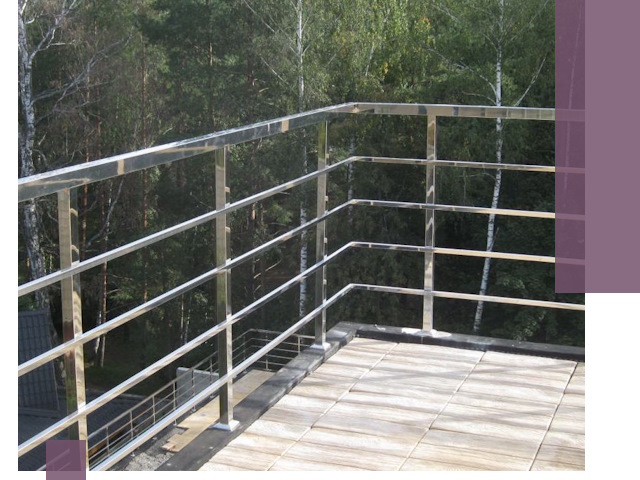 Парапеты из нержавеющей стали в Сосновом Боре — изготовление и монтаж